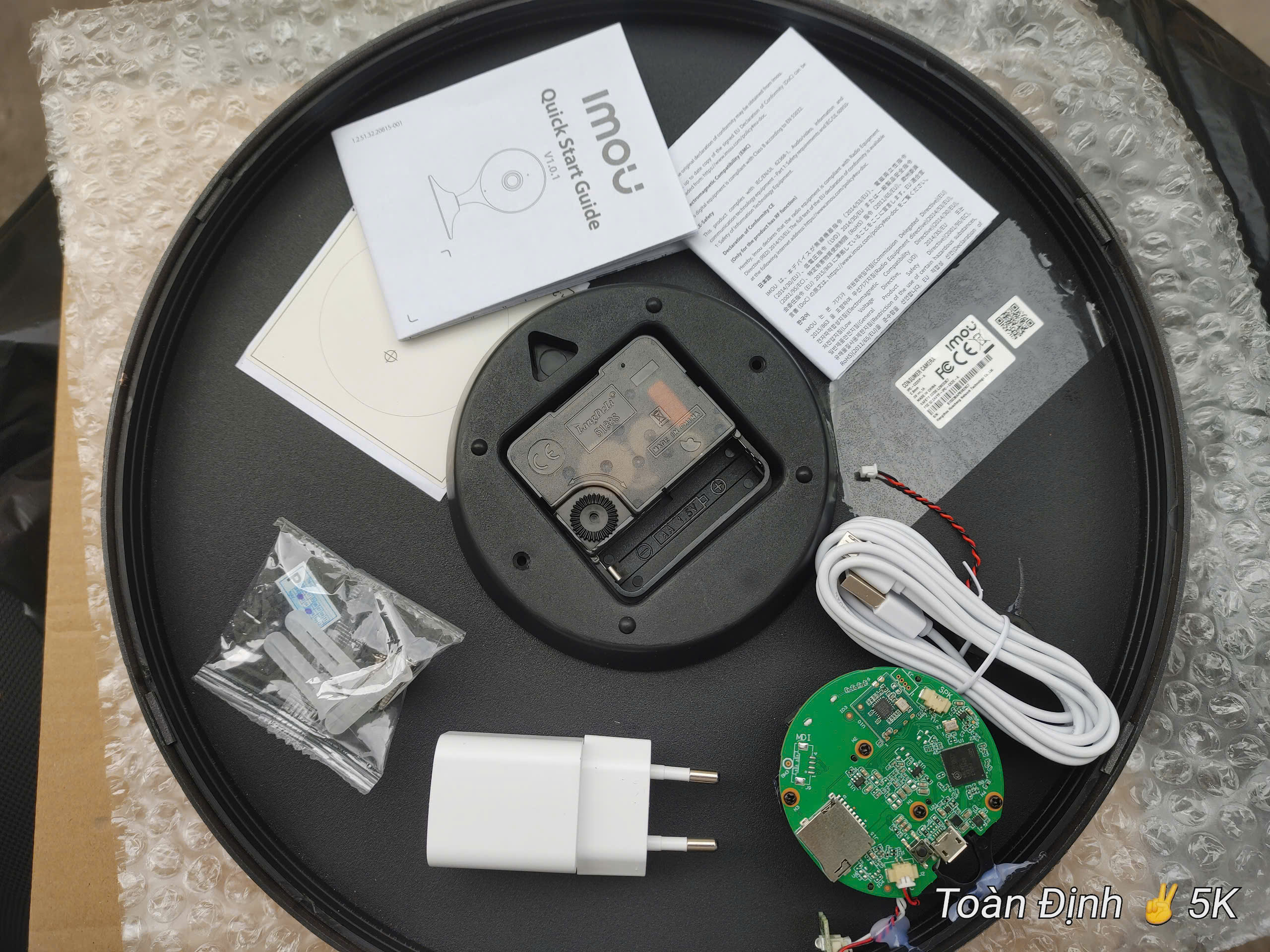 (5) Camera Wi-Fi 3MP IMOU C32SP, phong cách Cube (Đàm thoại 2 chiều | Đế nam châm hít sắt cực mạnh | nhận thẻ 512GB | Onvif | H.265)