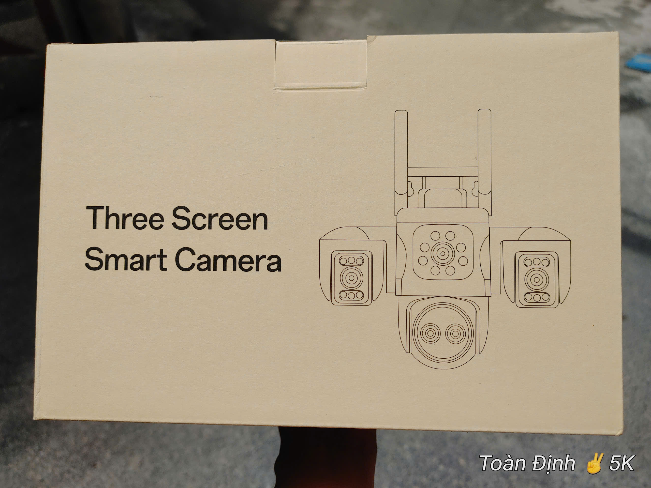 YOOSEE F60JD-28MPX-ZOOM - Camera Wi-Fi 3 Khung Hình + Khung giữa Zoom 12x, có đèn báo động đỏ chống trộm, bảo hành 12 tháng, thùng 12c