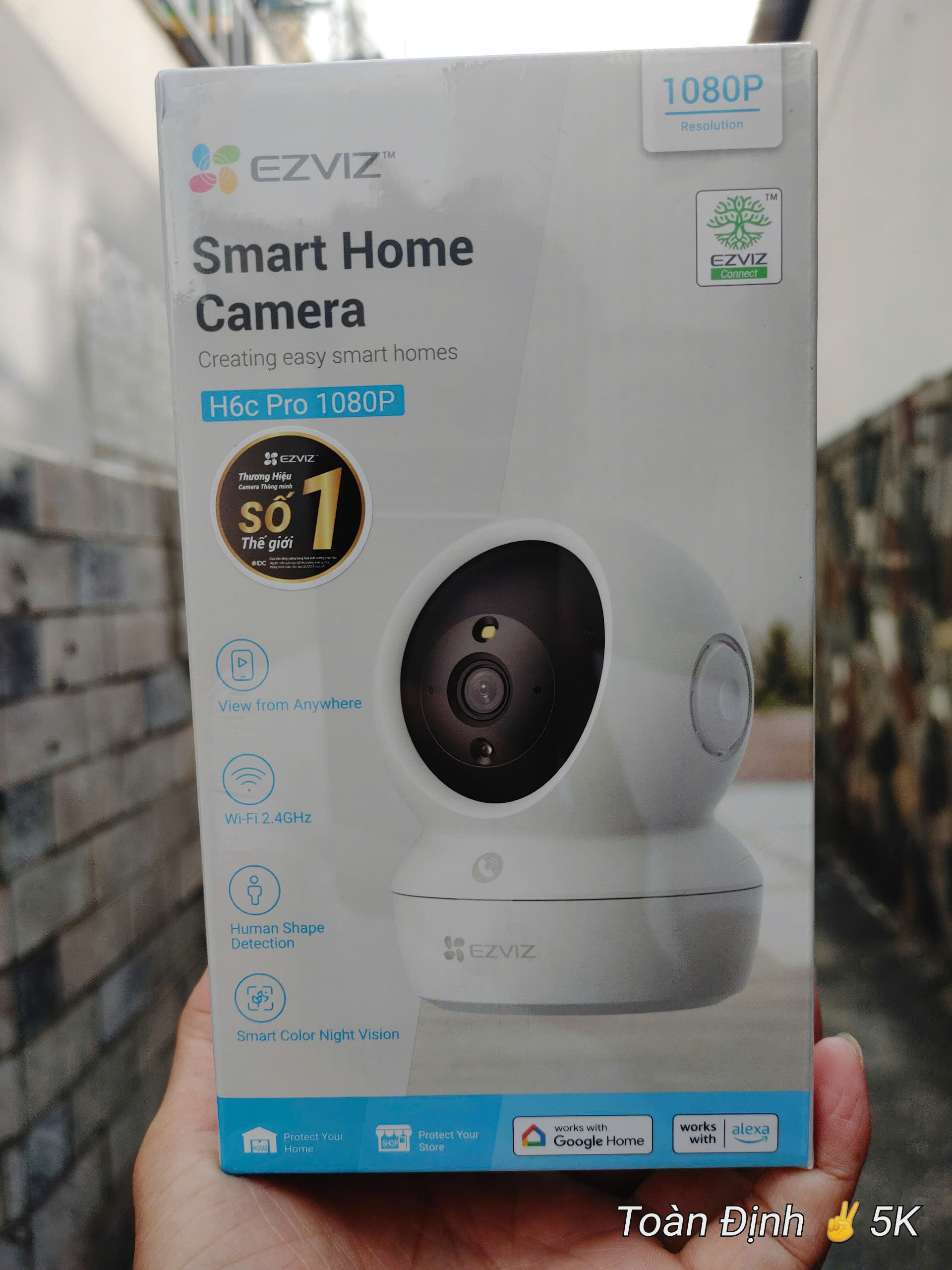 EZVIZ H6C Pro 1K (1080P) - Camera Wi-Fi H6c Pro 2MP Quay Quét 360 Độ, Chạm để gọi điện, Đàm thoại 2 chiều, Ghi hình màu ban đêm, thùng 30 cái