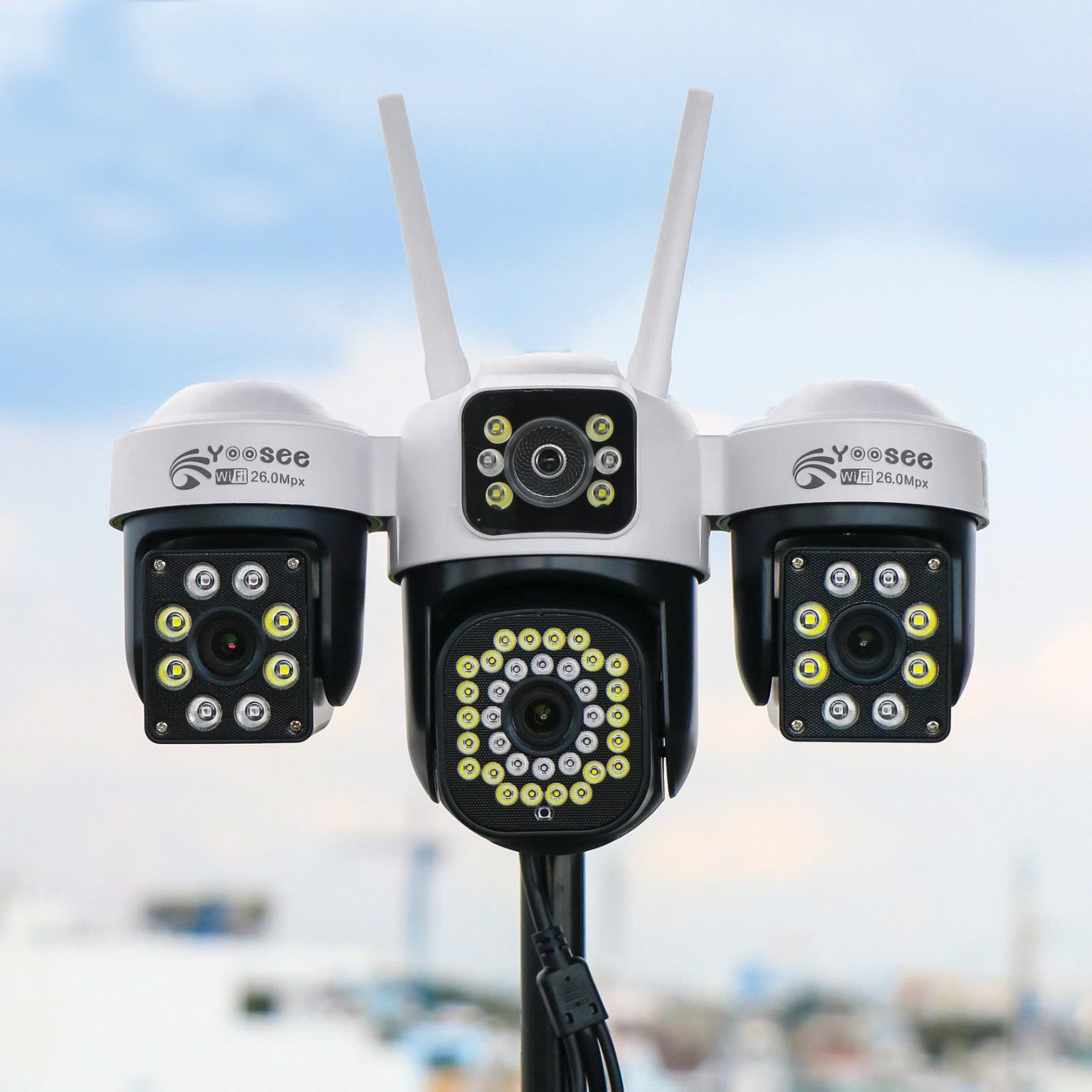 YOOSEE Máy Bay F35 - Camera Wi-Fi 4 mắt 3 khung hình | Tông màu TRẮNG ĐEN | Tích hợp đèn báo động đỏ, chống trộm | Vỏ hộp xanh lá | Bảo hành 12 tháng | Thùng 12c