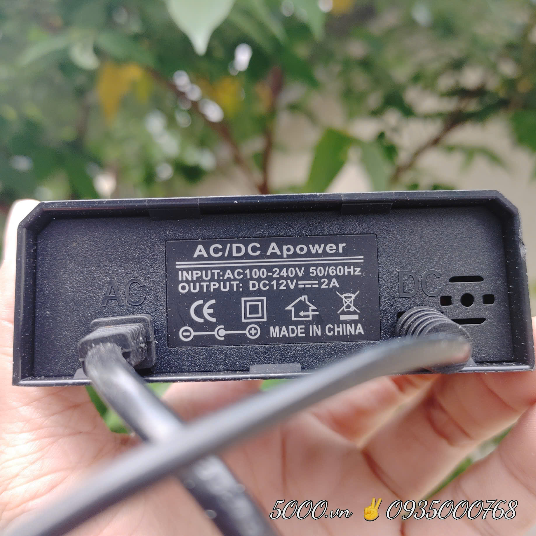 Nguồn móc treo 12V-2A kháng nước, lắp ngoài trời, có hộp dễ bán (Bảo hành 3 tháng | 24 Tặng 1 | Thùng 100c)