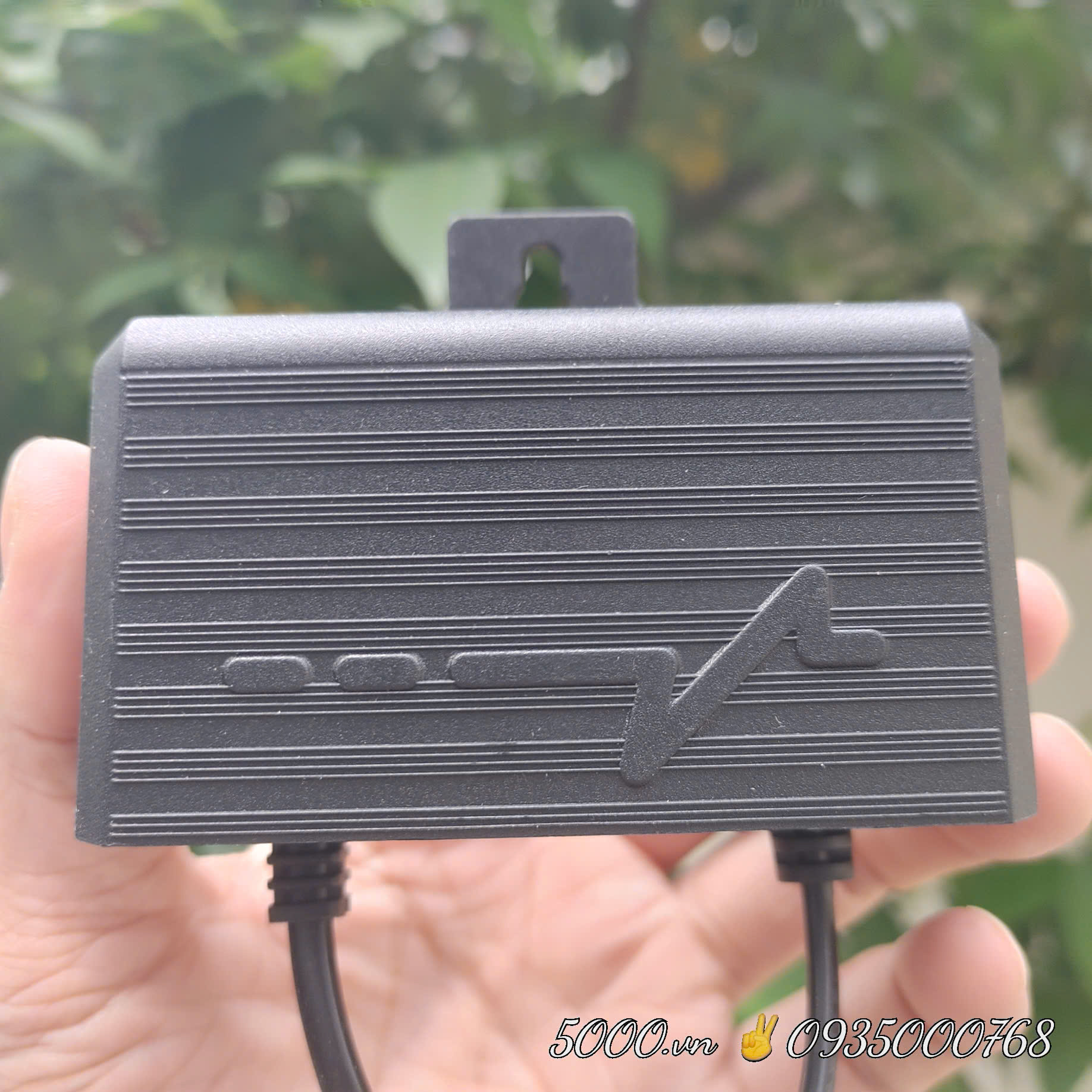 Nguồn móc treo 12V-2A kháng nước, lắp ngoài trời, có hộp dễ bán (Bảo hành 3 tháng | 24 Tặng 1 | Thùng 100c)