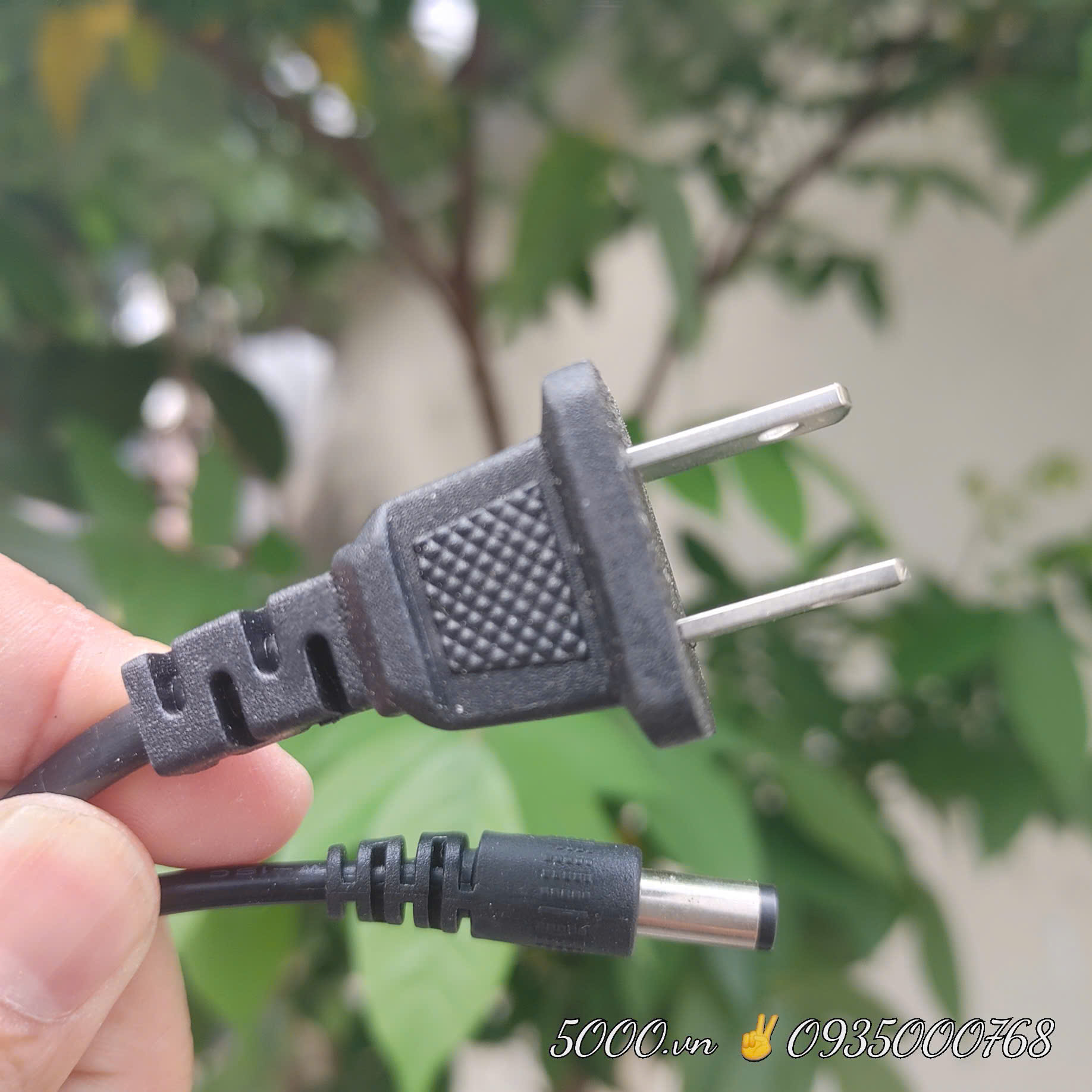 Nguồn móc treo 12V-2A kháng nước, lắp ngoài trời, có hộp dễ bán (Bảo hành 3 tháng | 24 Tặng 1 | Thùng 100c)