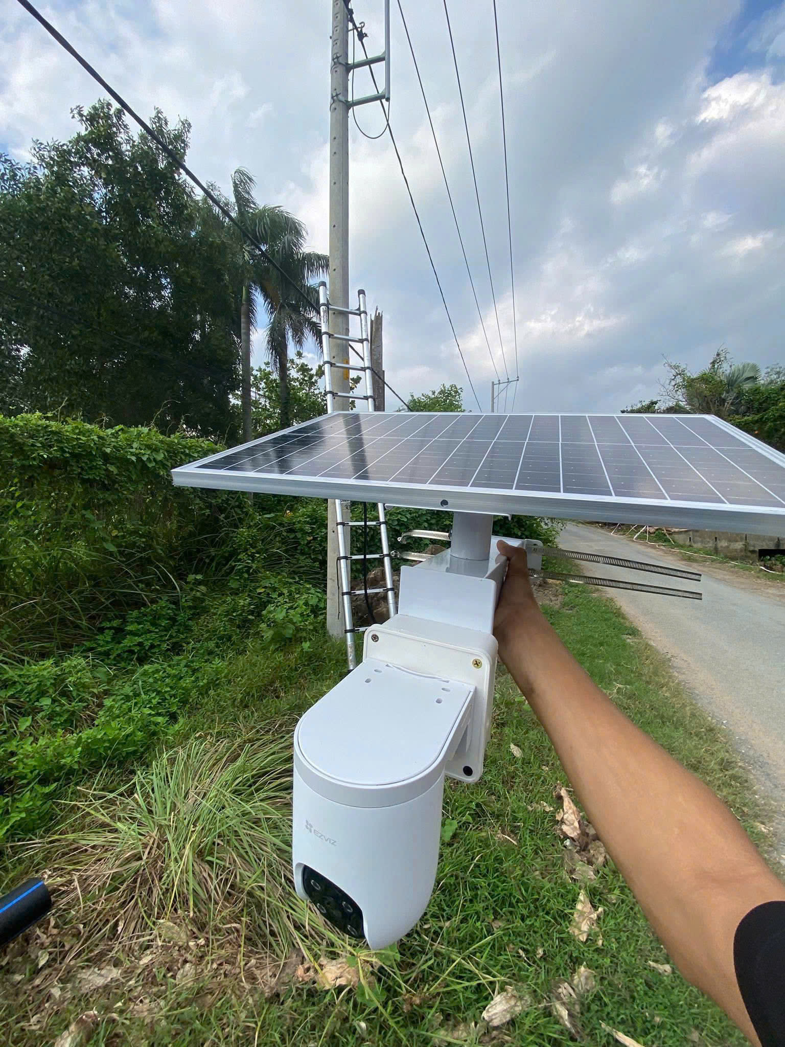 (Bảo hành 12 Tháng) Tấm Panel Năng lượng mặt trời 12V dành cho Camera sim 4G nguồn 12V các hãng như Imou, Yoosee, Ezviz, Hikvision, Dahua... Công suất sạc 40W-30Ah | LƯU Ý: ko bảo hành rơi vỡ do chành xe vận chuyển | Áp dụng thùng 2 cái, mua lẻ +50k