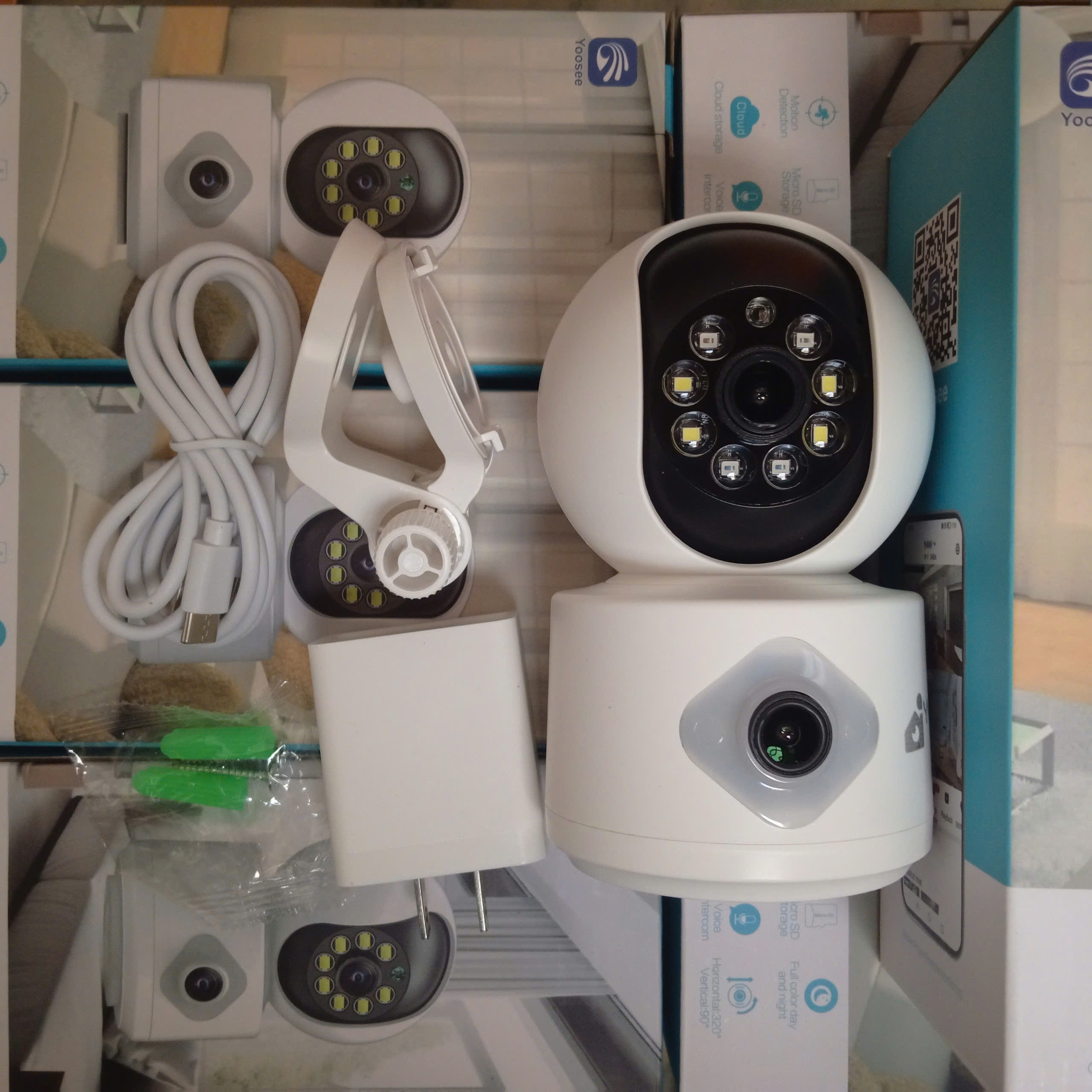 YOOSEE Q88 Blue - Cổng TypeC, Đế xoay 360 độ , đàm thoại, có màu, 2 mắt 2 khung độc lập, thùng 30c, tên khác QS415-C | Q5