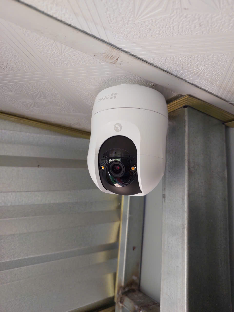 (3) EZVIZ C6N G1 Series  2K | 3K | 4K (Nổi bật với góc nhìn rộng và chống ngược sáng tốt hơn | Ban đêm có Màu | Đàm thoại | Xoay 360 | Thùng 30c)