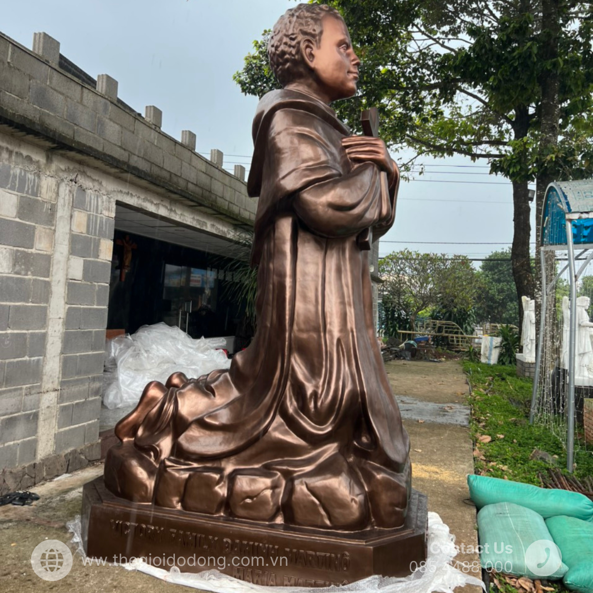 Đúc tượng Thánh Martino Cầm Thánh Giá Bằng Đồng Cao 3m – Tinh Xảo, Trang Nghiêm, Ý Nghĩa Sâu Sắc