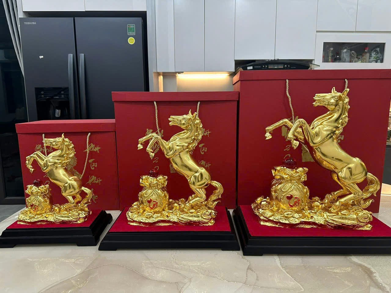 Tượng Ngựa Vàng Phi Nước Đại Dát 18K – Mã Đáo Thành Công Chiêu Tài Hút Lộc Bính Ngọ