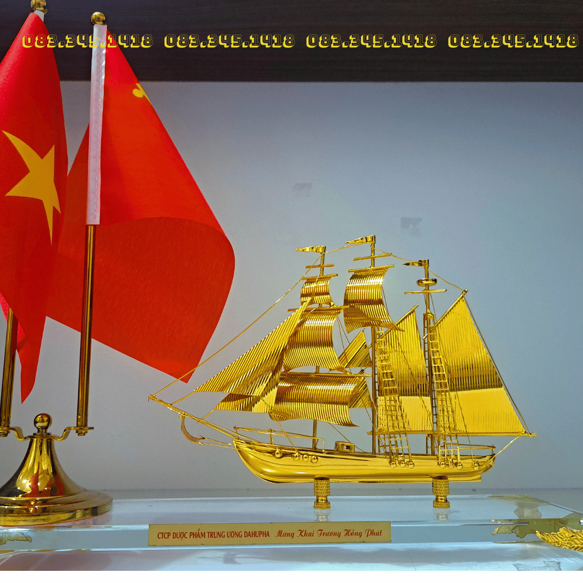 Cờ để bàn làm việc - quà tặng doanh nhân cao cấp ý nghĩa