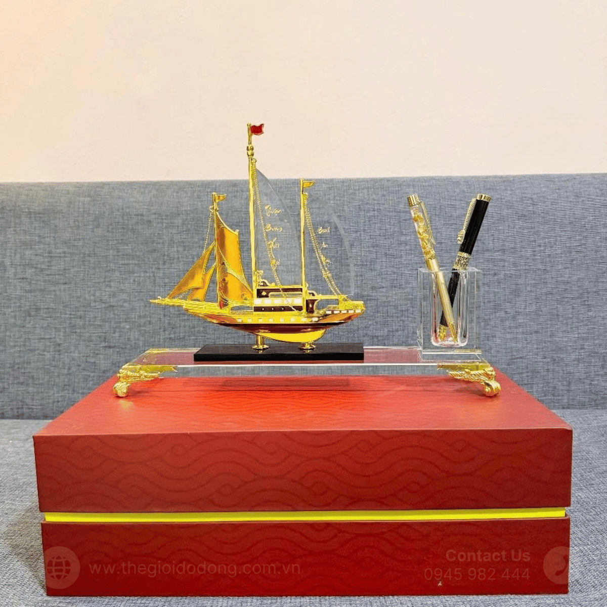Quà tặng doanh nhân - sếp - lãnh đạo - đối tác | Ống cắm bút thuyền buồm pha lê để bàn cao cấp
