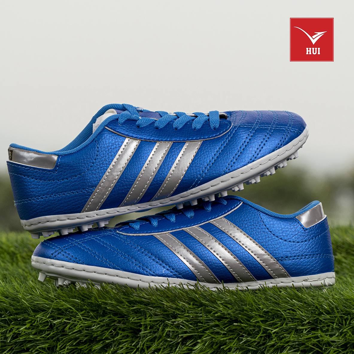 Giày bóng đá Wika 3 sọc Quốc dân