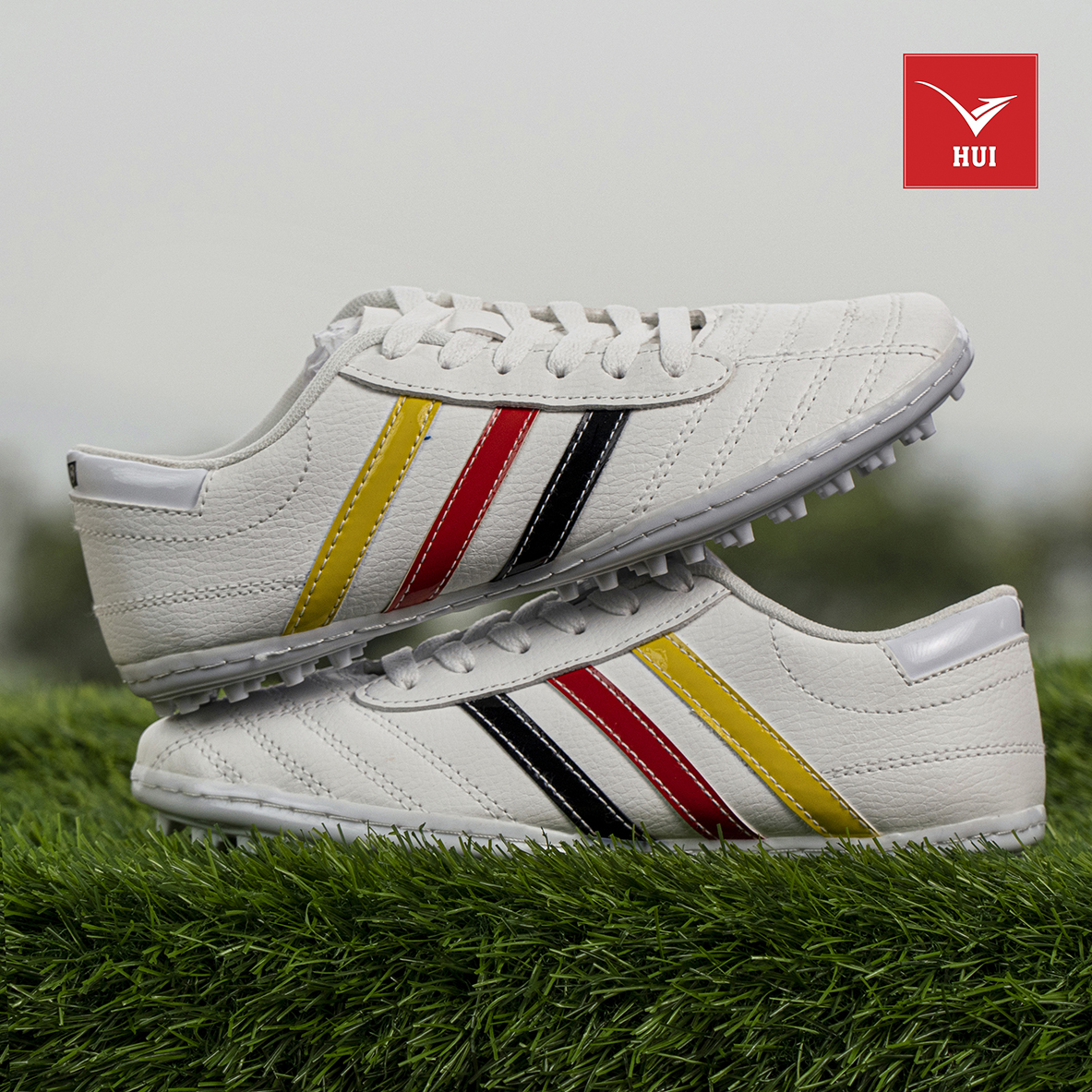 Giày bóng đá Wika 3 sọc Quốc dân