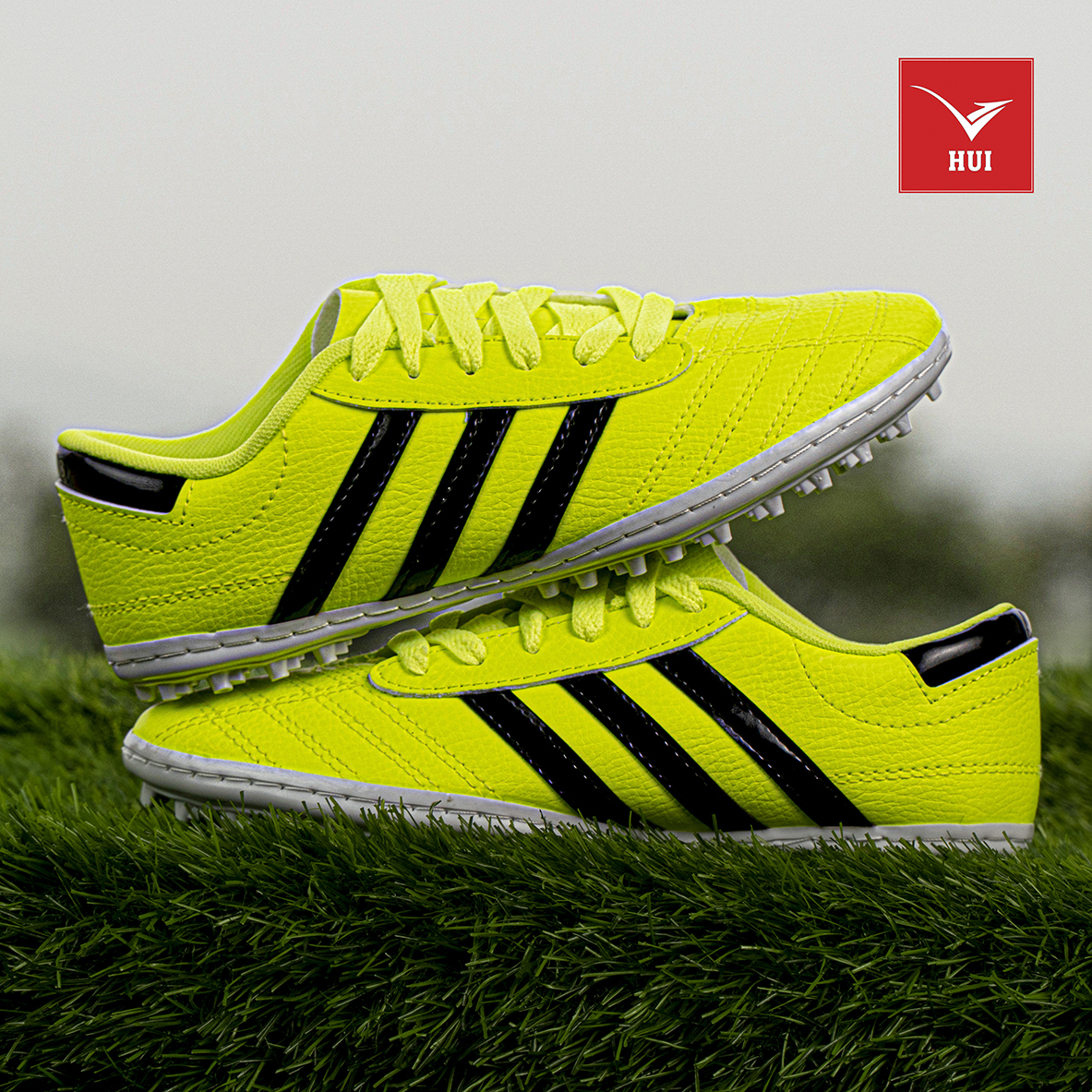 Giày bóng đá Wika 3 sọc Quốc dân