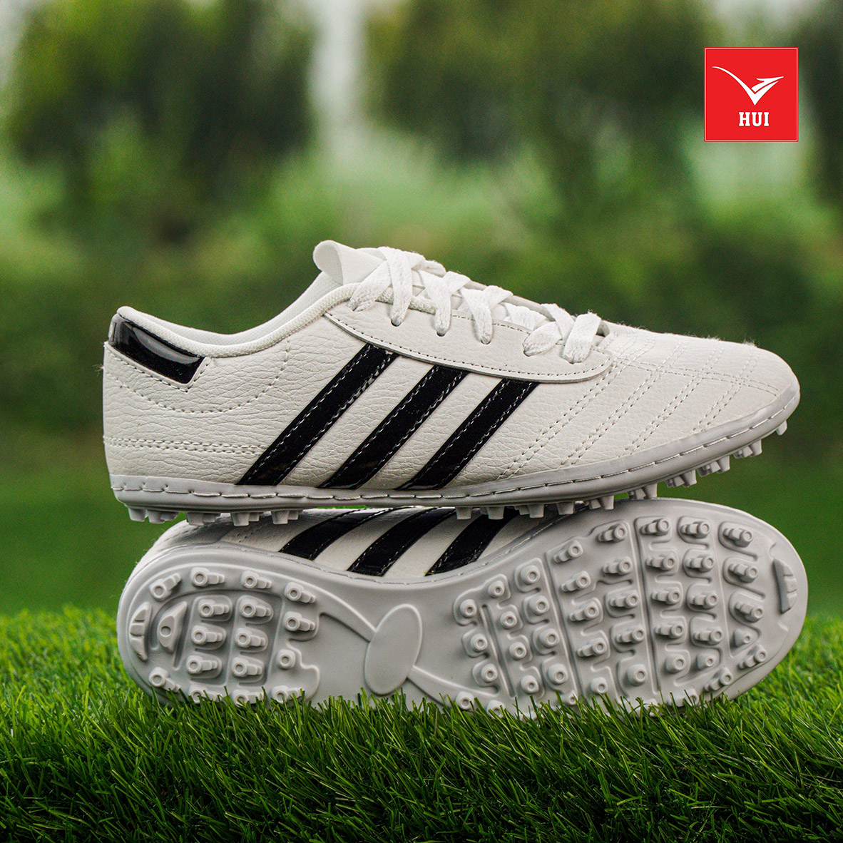 Giày bóng đá Wika 3 sọc Quốc dân