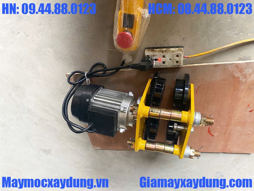Con chạy điện 1 tấn 220V