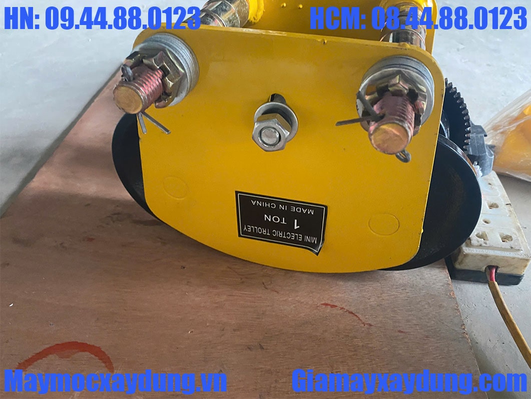 Con chạy điện 1 tấn 220V