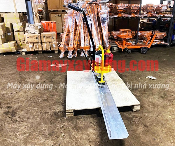 Máy đầm thước chạy xăng Dynamic