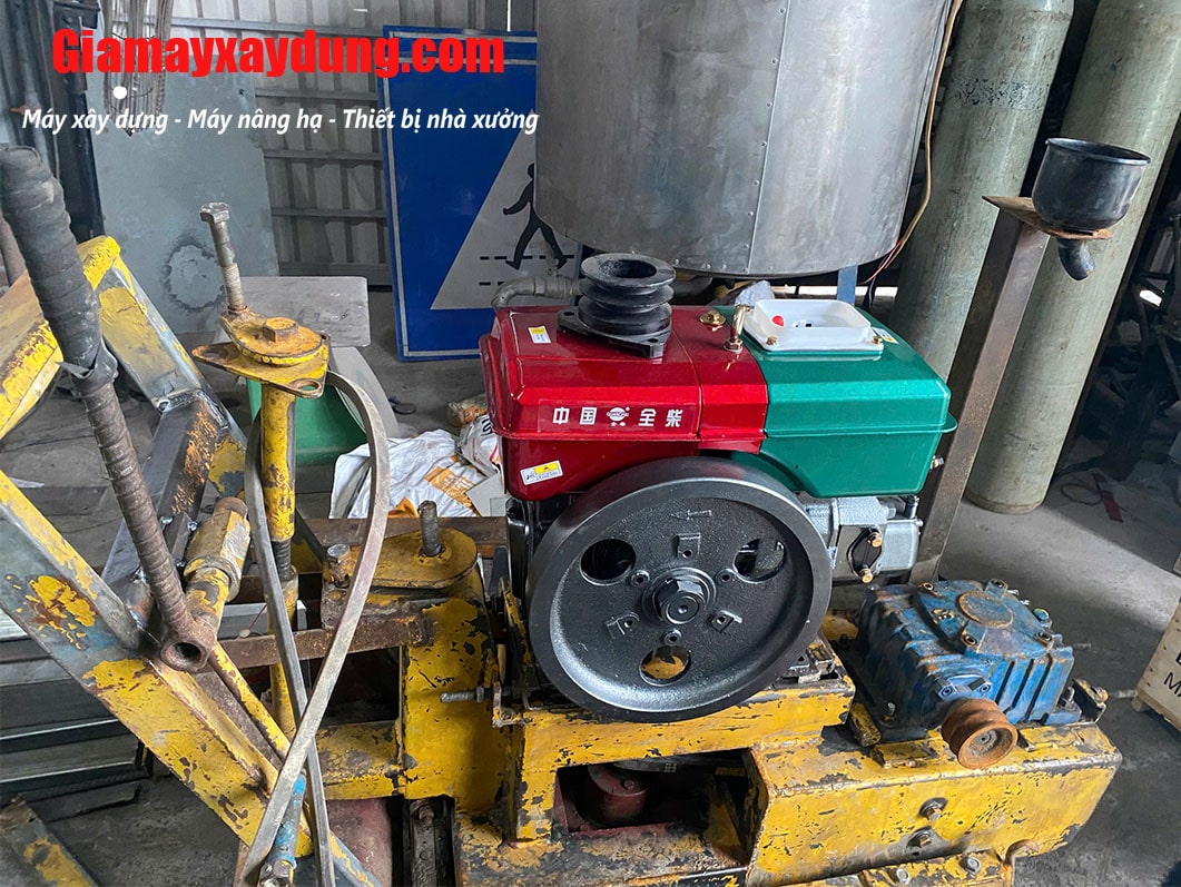 Máy nổ Diesel QuanTrai D8 R180 nước