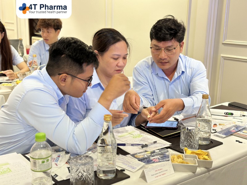 Nhân viên trực tiếp trải nghiệm sản phẩm