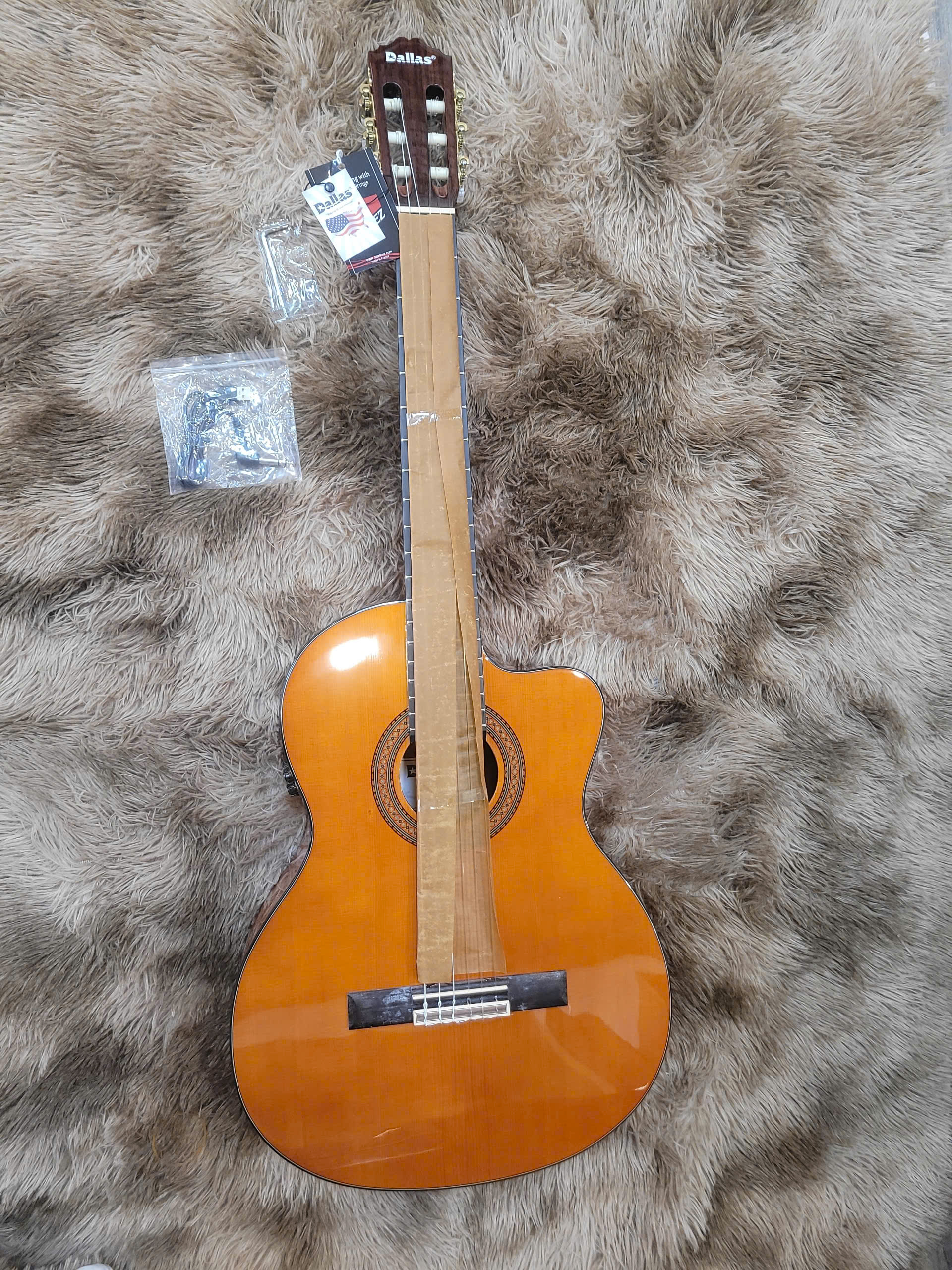 ĐÀN GUITAR CLASSIC DALLAS DL - C300EQ