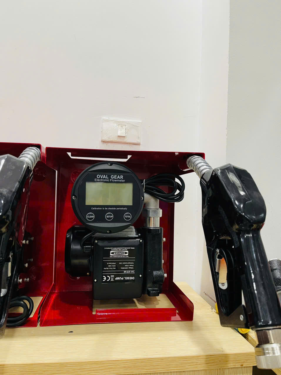 Sự kết hợp giữa máy bơm dầu và đồng hồ đo dầu – Nâng tầm hiệu quả cho hệ thống xăng dầu hiện đại