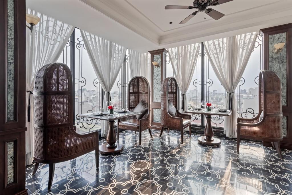 La Mejor Hotel & Sky Bar