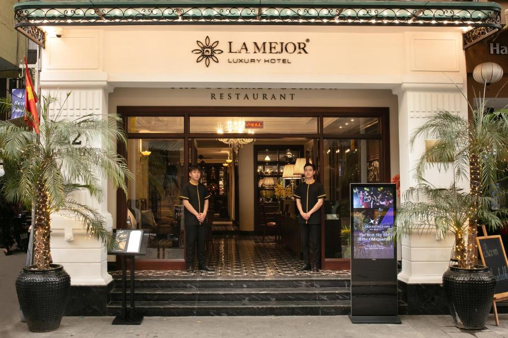 La Mejor Hotel & Sky Bar