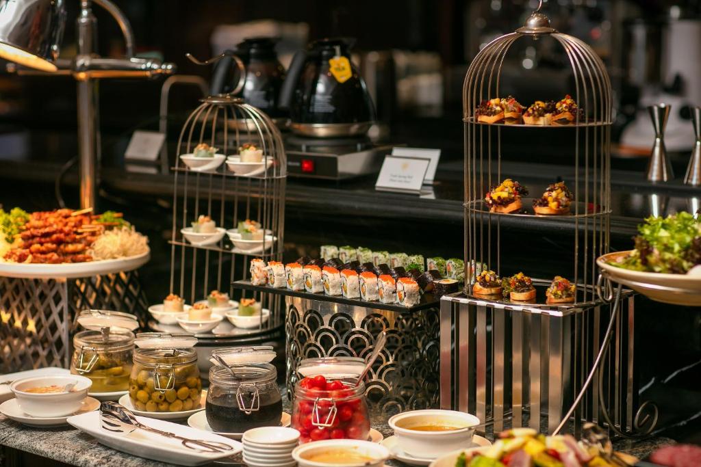 La Mejor Hotel & Sky Bar