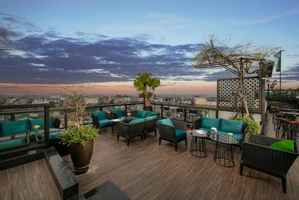 La Mejor Hotel & Sky Bar