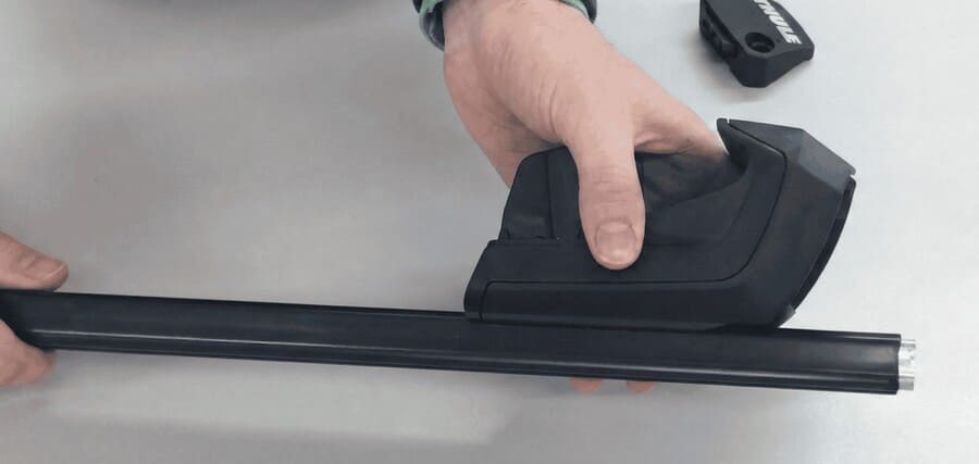 Bước 1 lắp Thule Squarebar evo