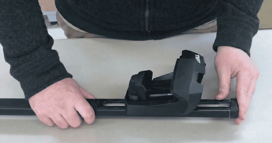 Bước 2 lắp Thule Squarebar evo