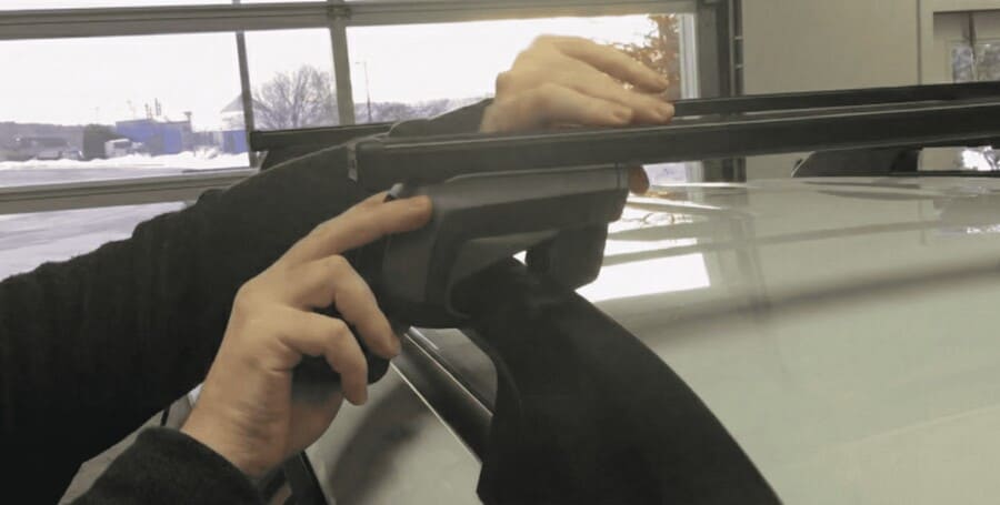 Bước 3 lắp Thule Squarebar evo