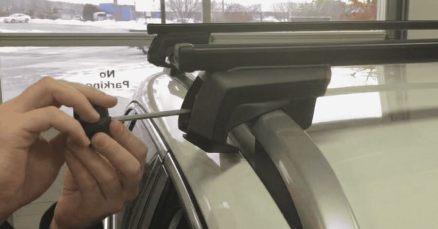 Bước 4 lắp Thule Squarebar evo