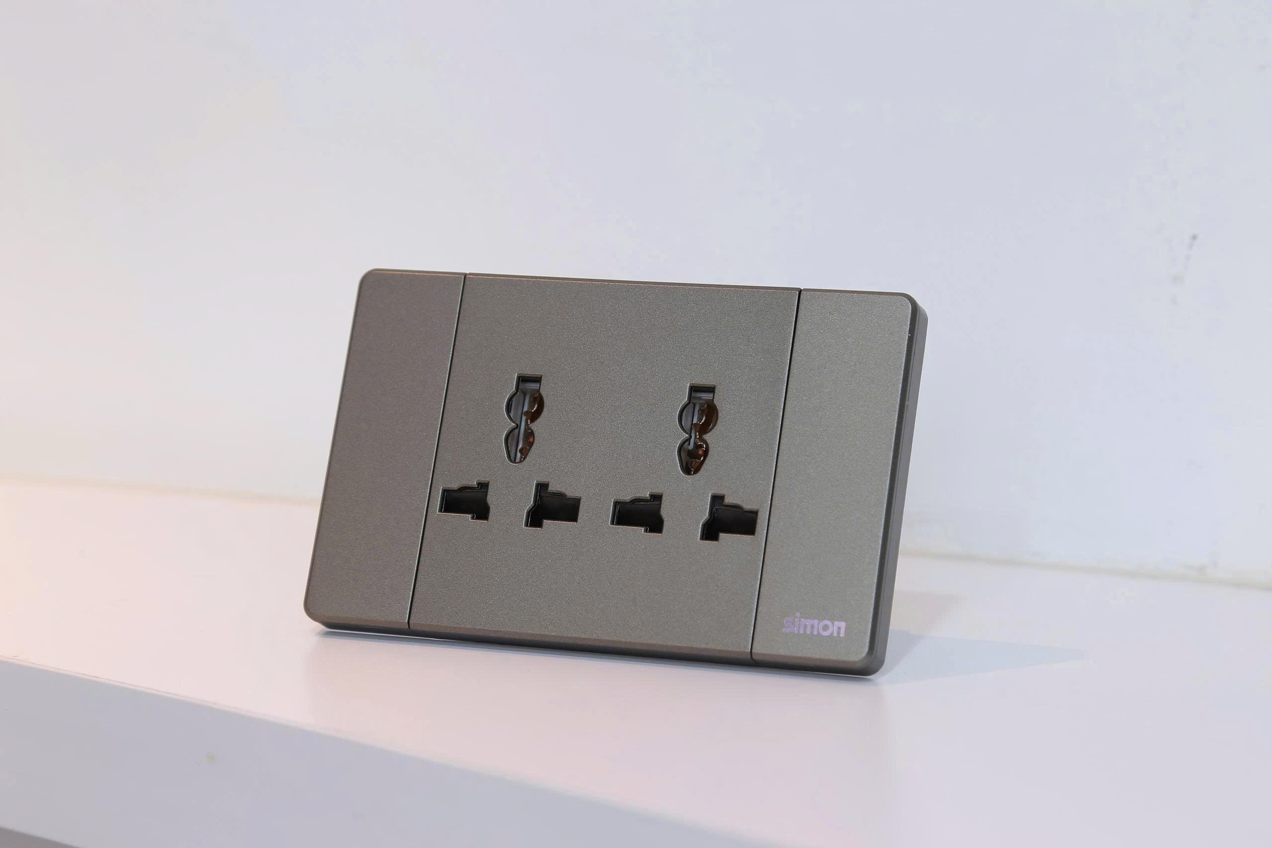 K9 - Bộ ổ cắm đôi 3 chấu thường (grey) Simon K9 594201-61 màu xám