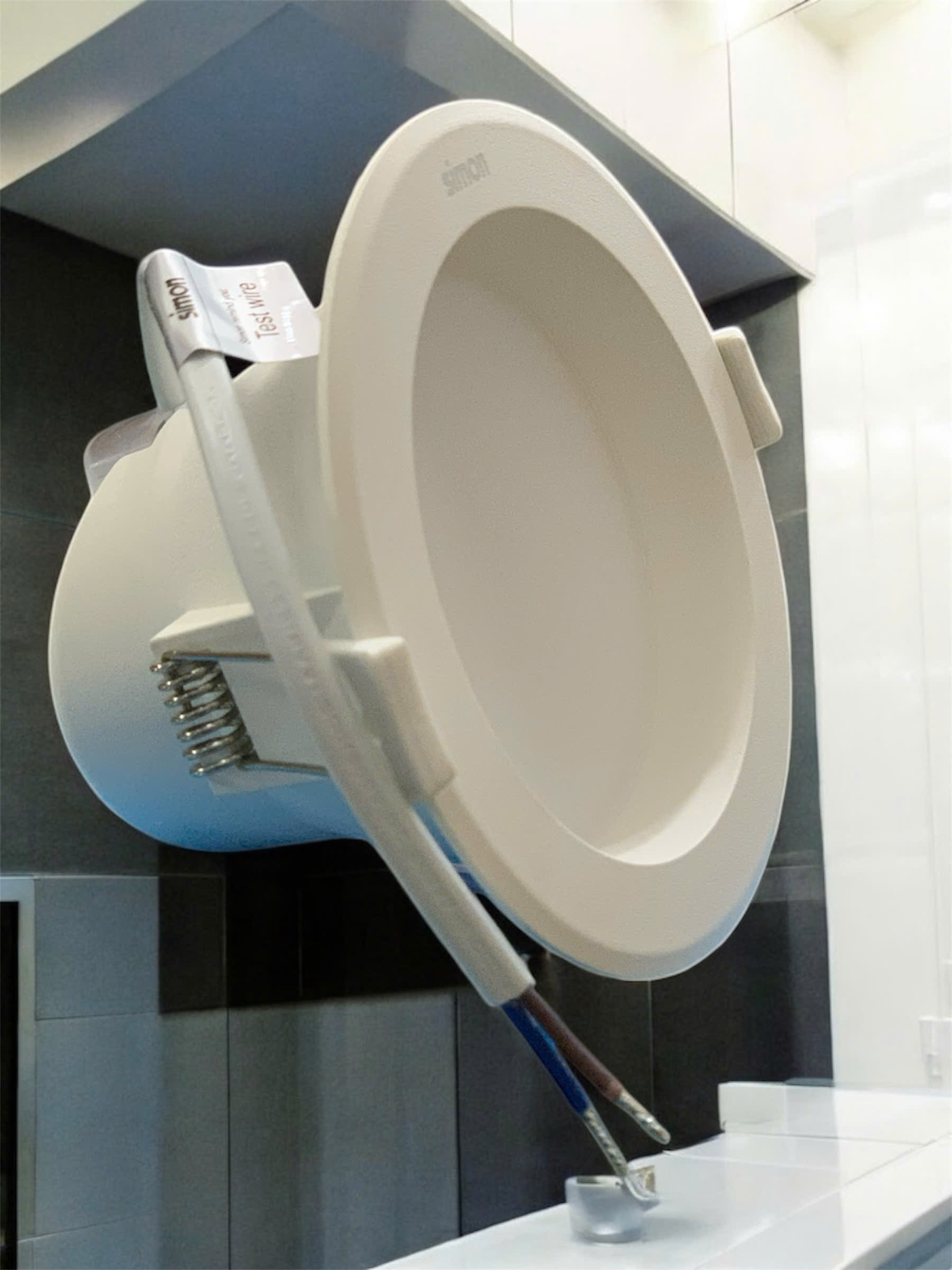 Đèn LED Downlight âm trần Simon Grace N03E0-1042 20W 3000k  Ø195–210 mm ánh sáng vàng