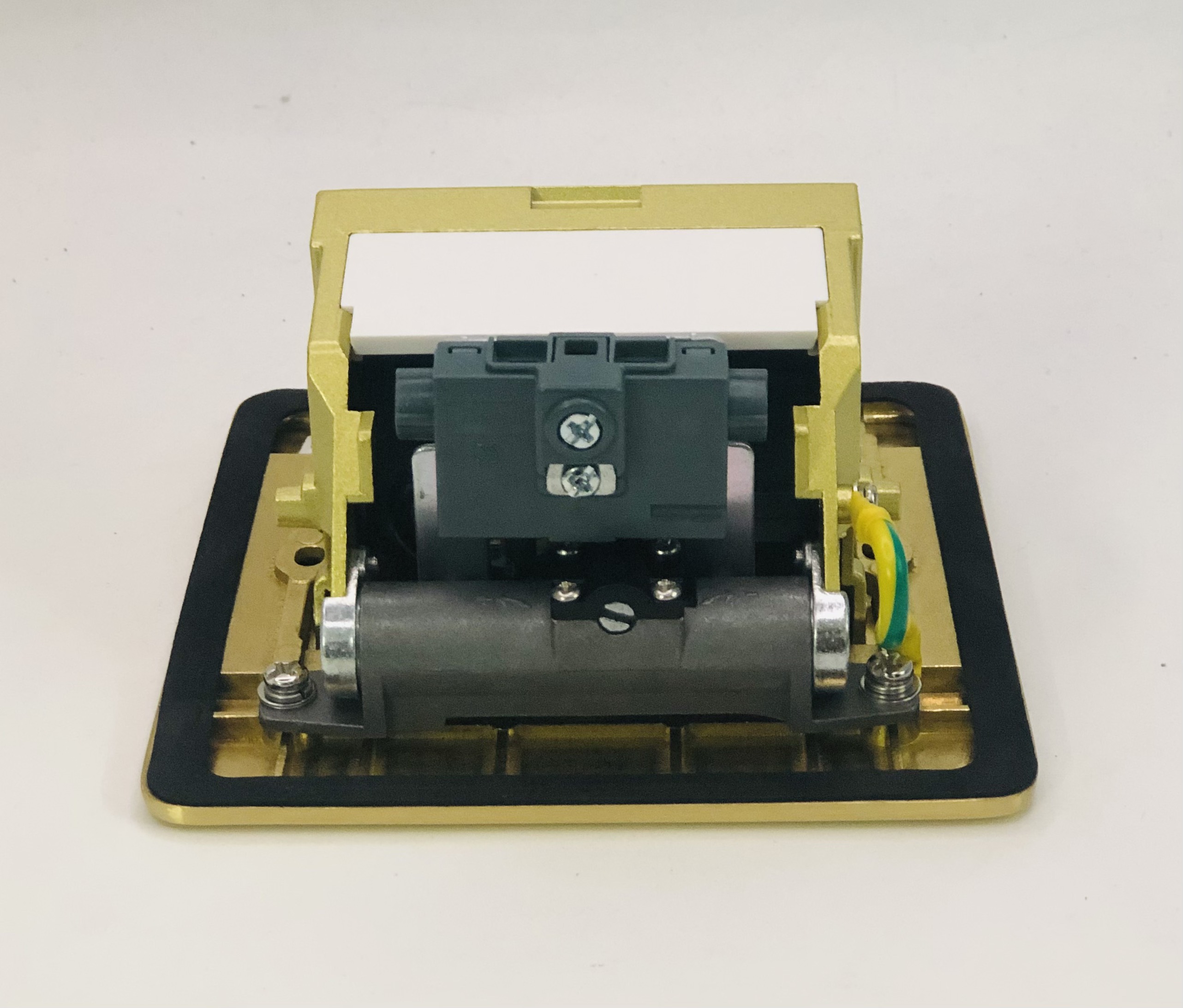 Module Ổ cắm âm sàn Simon ZD011287 gồm ổ đôi  3 chấu thường 16A  màu vàng