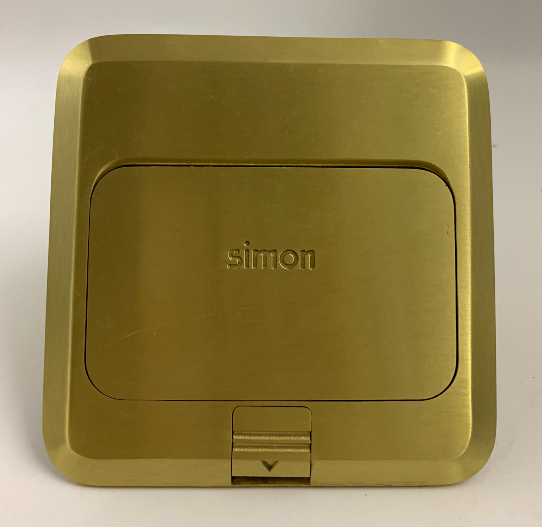 Module Ổ cắm âm sàn Simon ZD011080 gồm 2 ổ cắm đa năng màu vàng
