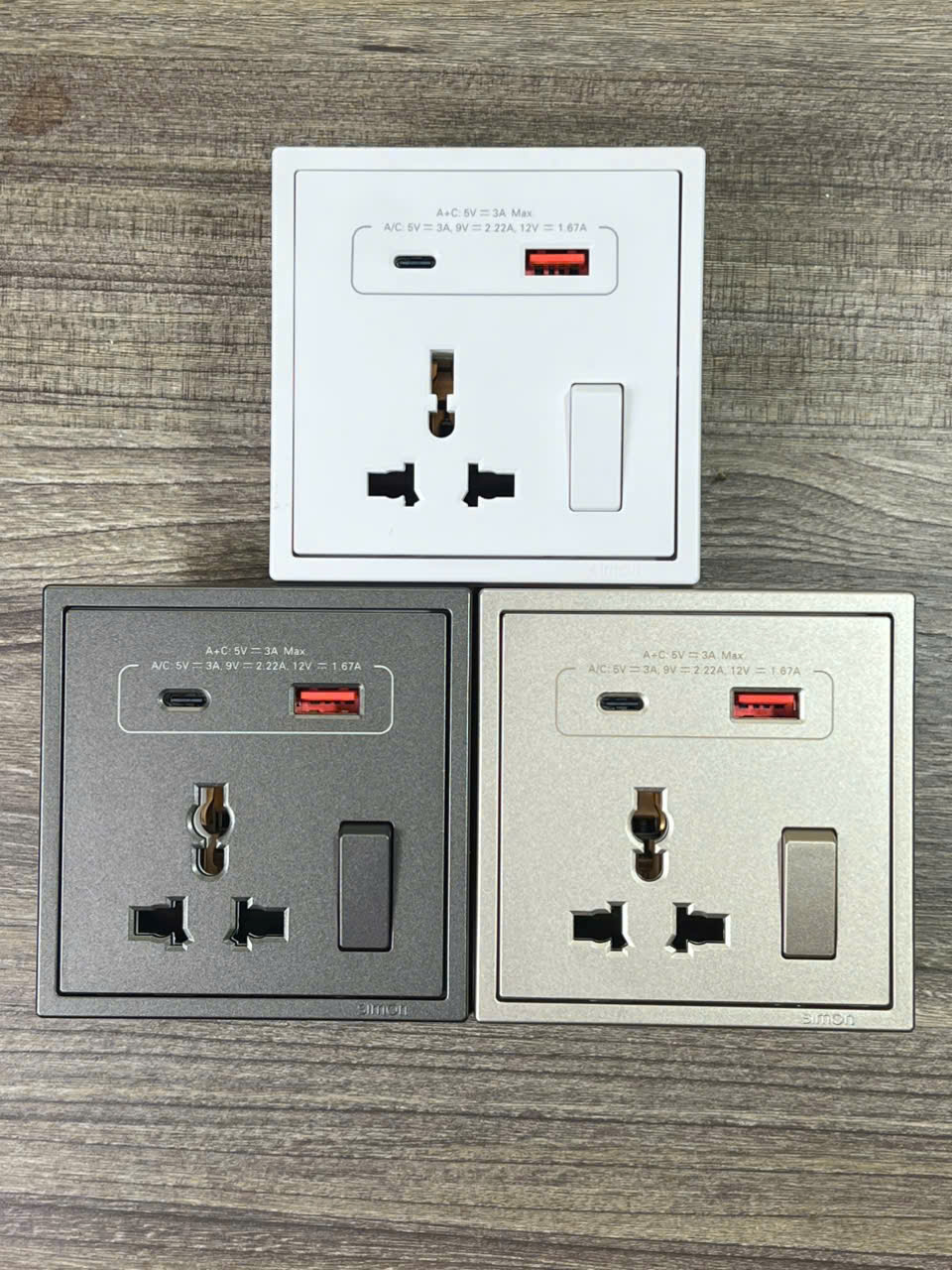 Ổ cắm đa năng kèm công tắc có sạc USB và Type C màu sâm panh Simon I7 70E7253-46