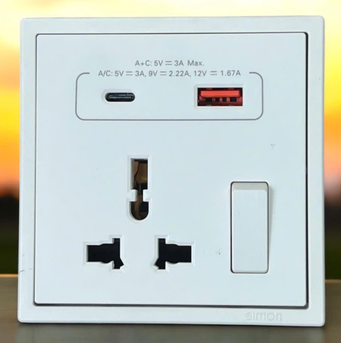 Ổ cắm đa năng kèm công tắc có sạc USB và Type C màu trắng Simon I7 70E7253 chuẩn đế vuông