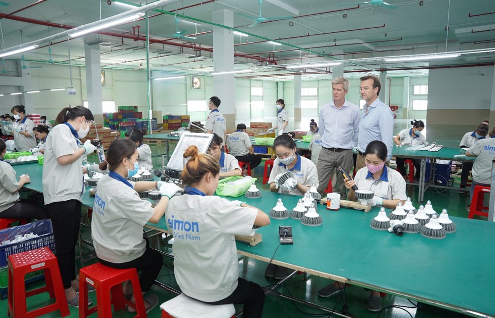 nhà máy sản xuất thiết bị điện simon tại việt nam