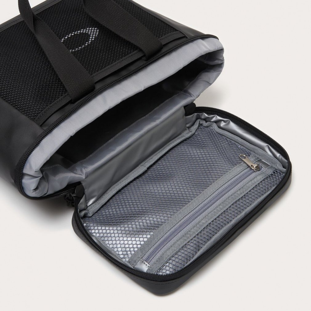 OAKLEY Pouch ESSENTIAL COOLER BOX M 9.0 FOS901988