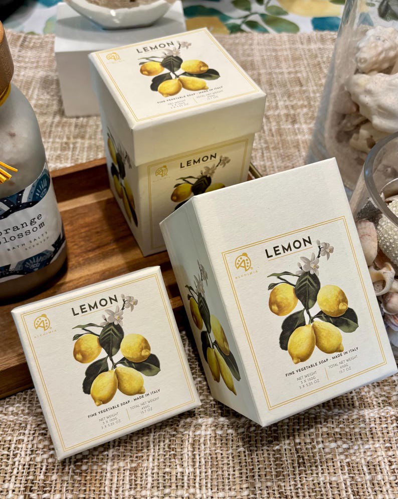 Hộp 3 bánh xà bông thực vật cao cấp hương Chanh (Lemon Fine Vegetable Soap) đến từ thương hiệu Alchimia Soap 450g.Made in Italy