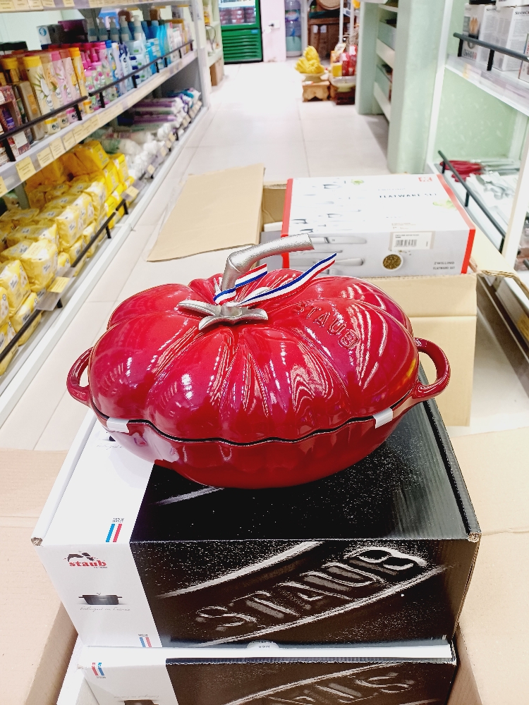 Nồi gang Staub hình quả cà chua màu đỏ Cherry 25cm (2,9l)