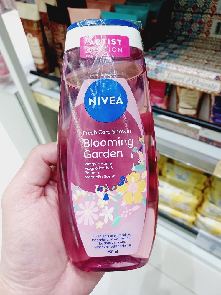 Sữa tắm Nivea blooming (Hoa mẫu đơn và mộc lan)_250ml