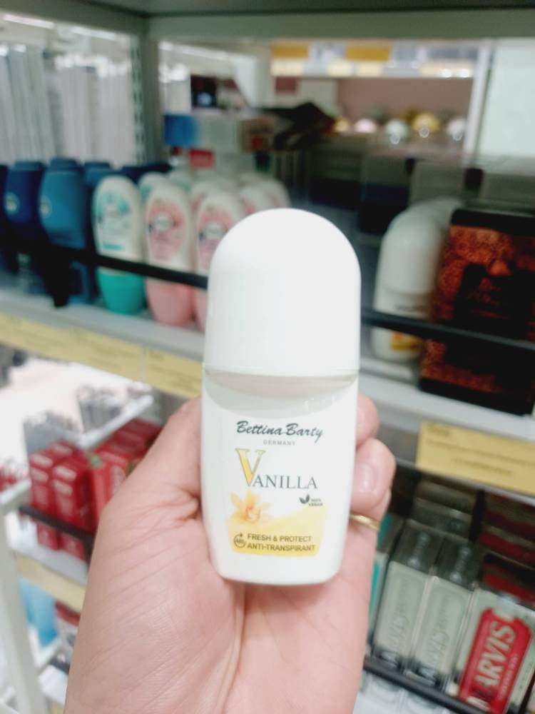 Lăn khử mùi và ngăn tiết mồ hôi Bettina Barty Vanilla Anti-Transpirant Deo Roll-On (50ml).