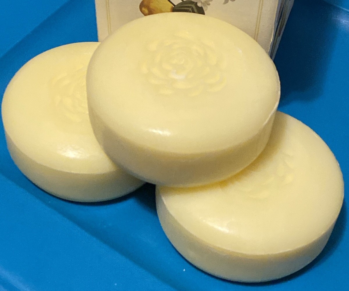 Hộp 3 bánh xà bông thực vật cao cấp hương Chanh (Lemon Fine Vegetable Soap) đến từ thương hiệu Alchimia Soap 450g.Made in Italy