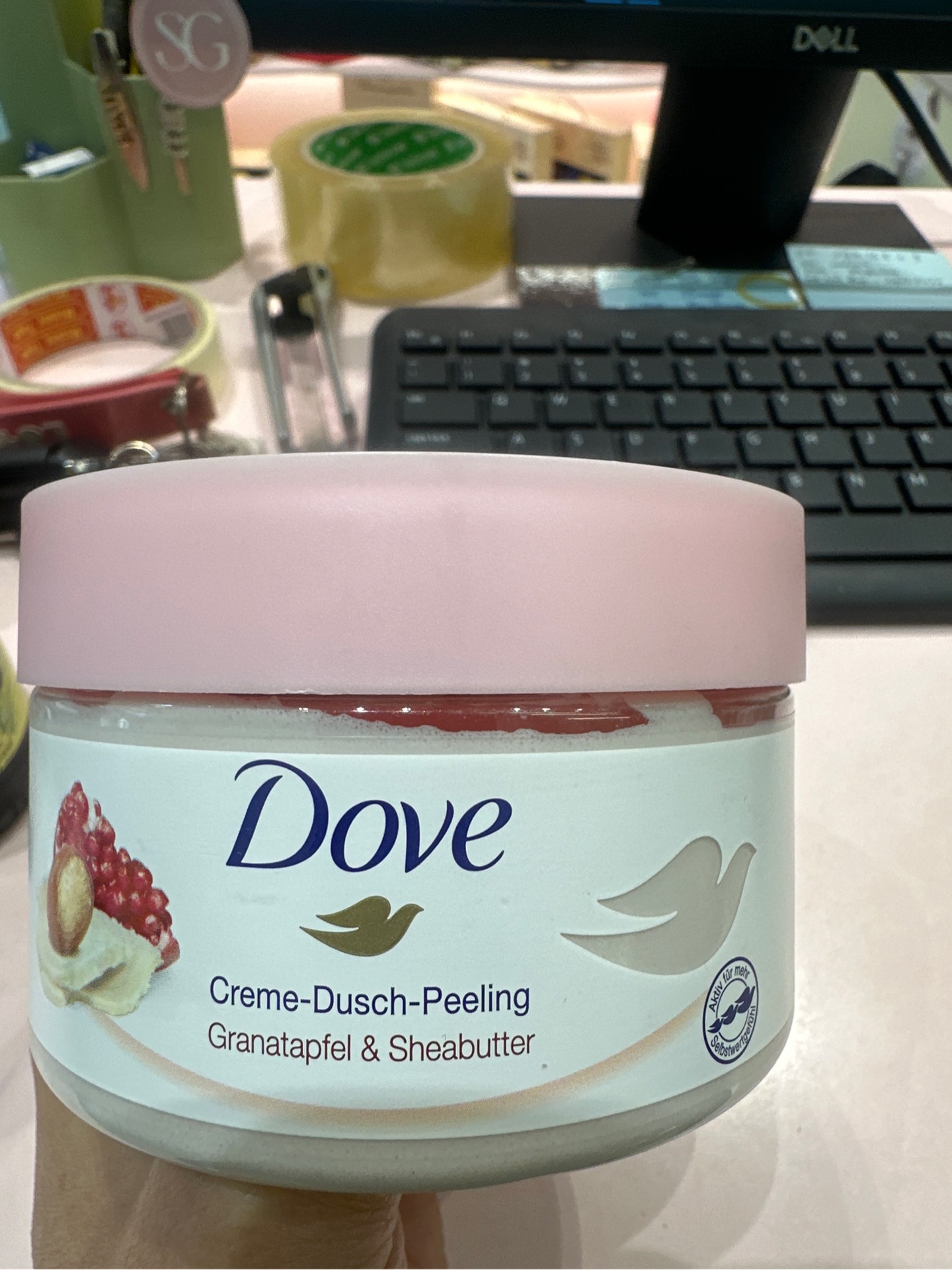 Kem tẩy tế bào chết Dove Granatapfel & Sheabutter 225ml