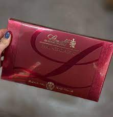 Socola Lindt pralines classic ( trắng, đỏ mận, xanh) 200g