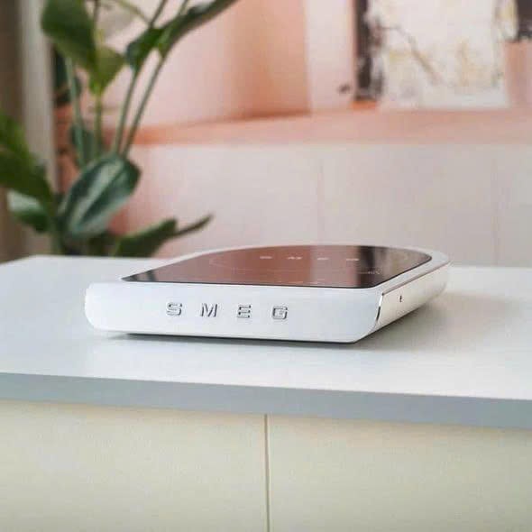 Bếp từ đơn Smeg mầu trắng