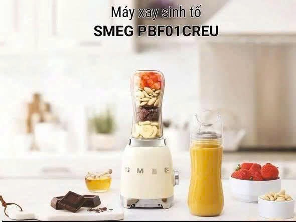 Máy xay sinh tố mini Smeg (kem)